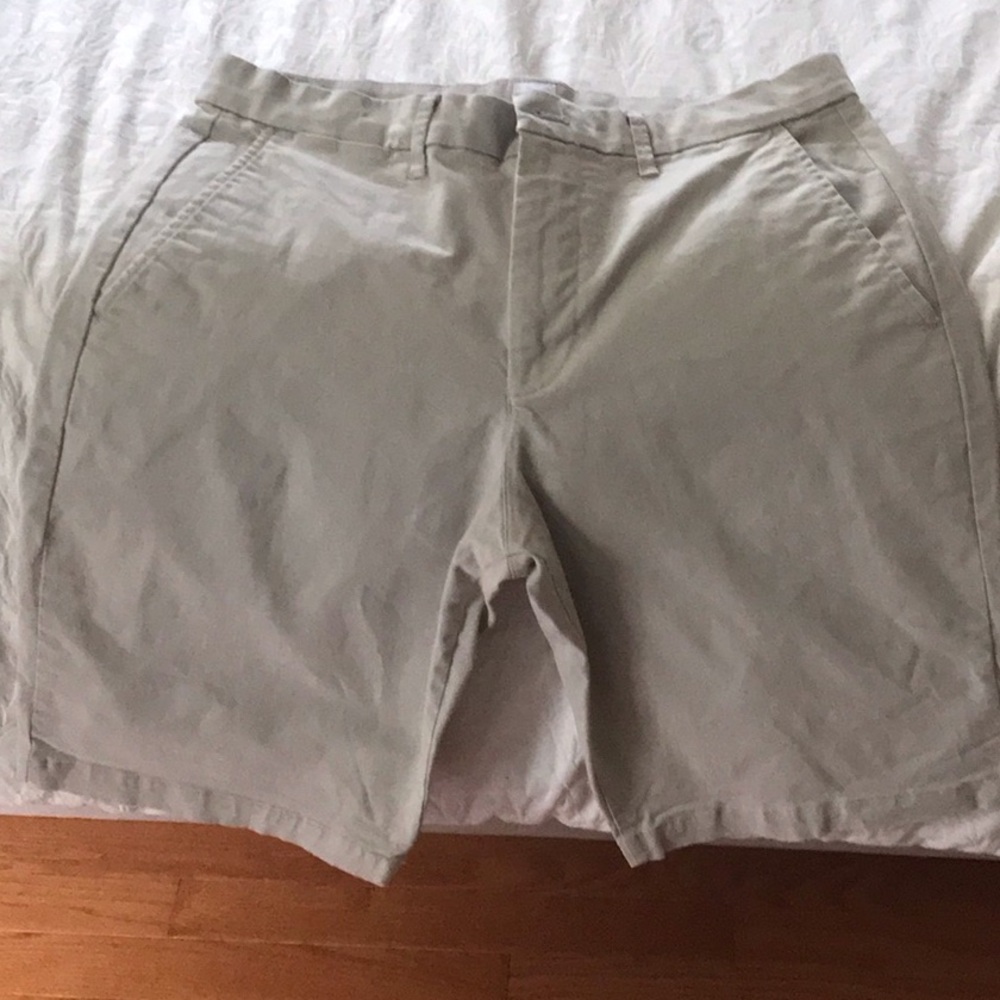GAP Mens Tan Flat Front Shorts size 33